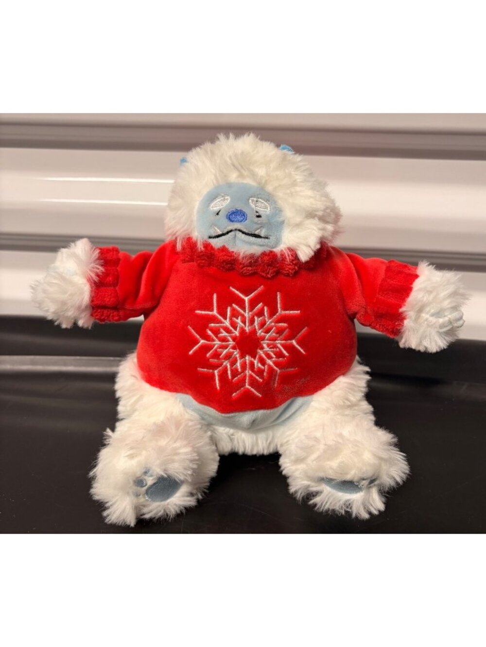 Giggle Scape White Plush Yeti Toy Snowflake Sweater 8" Stuffed Animal Holiday